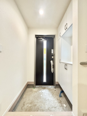 ���� �K���X�X���b�g�̓��������փh�A�������Ɍ���͂��Ă���܂�