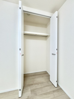 ���[ �m���̃N���[�[�b�g�B���s��������̂Ō���̈ߗނ�����������܂�܂��B