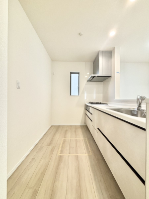 �L�b�`�� �u�₩�ȕ����ʂ蔲����L�b�`���B��������̂Ŗ��邭���C�ɂ��𗧂��܂��B