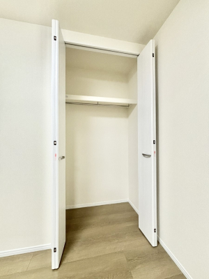 ���[ �m���̃N���[�[�b�g�B���s��������̂Ō���̈ߗނ�����������܂�܂��B