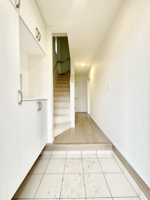 ���� ���ʔ��͂��Ƒ��̎ʐ^��G�߂̃C���e���A�ŏ���I�Ƃ��ĉ��o�ł��܂�