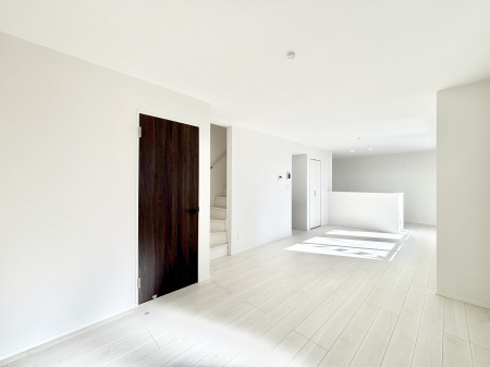 ���r���O ���邢�z���������A�����̕��͋C�ɖ�������郊�r���O�E�_�C�j���O�B 