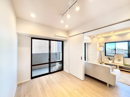 �q������ ���r���O�ɗאڂ����m���B�����˂��J������ƃ��r���O�ƌq����e���̋�Ԃɕϐg�I