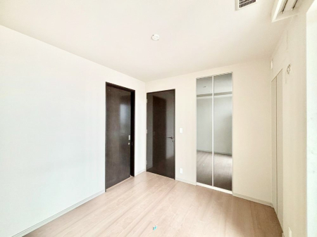 ���̑����� �i�`�������ȃt���[�����O�͂ǂ�ȃC���e���A�ɂ��}�b�`�B  