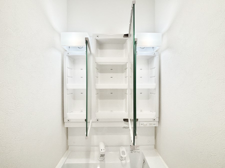 ���̑����� �O�ʋ��̗��ɁA���ϕi��q���p�i�Ȃǂ����[�\�B���ʑ����������ƕۂ��܂��I