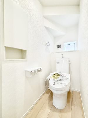 �g�C�� �g�C���͈��S�̂Q�ӏ��I���̃o�^�o�^������S�ł��B 