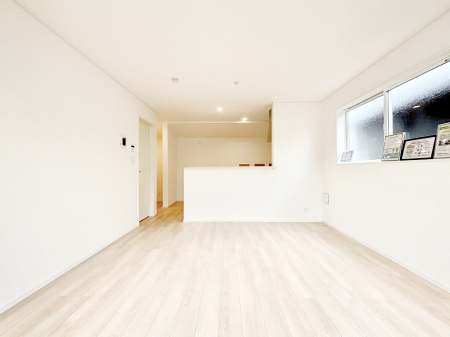 ���r���O ���邢�z���������A�����̕��͋C�ɖ�������郊�r���O�E�_�C�j���O�B 