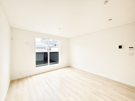 ���̑����� �Ƒ��̏Ί炪���R�Ɛ��܂�Ă���A����ȕ��͋C�̃_�C�j���O�Ɏd�オ���Ă��܂��B