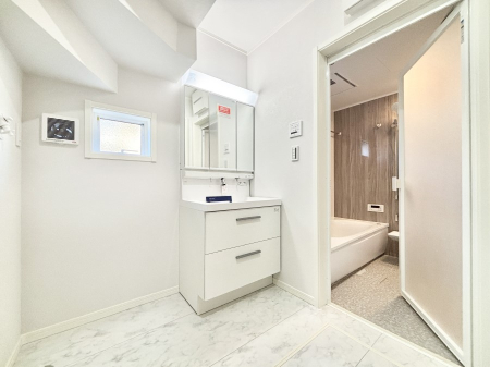 ���ʑ�E���ʏ� �������̂�����K��Ԃł��B�����̐g�x�x���C�����ǂ����g�������܂��B 