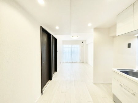 ���r���O ���R������荞�܂�A�Ƒ��c���̏ꏊ�𖾂邭���o