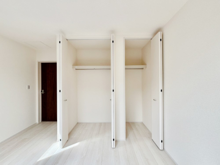 ���[ �m���̃N���[�[�b�g�B���s��������̂Ō���̈ߗނ�����������܂�܂��B�@