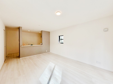 ���r���O ���邢�z���������A�����̕��͋C�ɖ�������郊�r���O�E�_�C�j���O�B �@