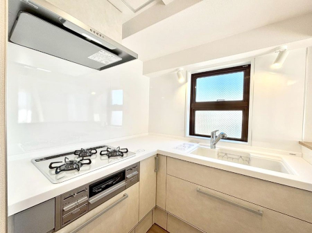 �L�b�`�� �������̂������ŉƑ��̏Ί炪�L����܂��I