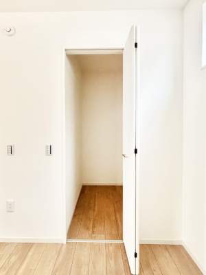 ���̑����� �H�ނ�����i�̔��~�ɖ𗧂��~�q�ɕt���ŃL�b�`�������X�b�L���Еt���܂��ˁI