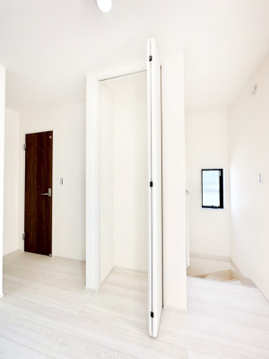 ���[ 2�K�L�����[�ɂ͑|���p�i����p�i�̃X�g�b�N�Ȃǂ����[�ł��܂��B