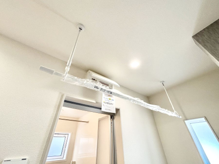 ���̑����� �����������|�[���B�~�J��ԕ��̎����ɑ劈�􂵂܂��B  