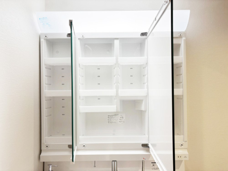 ���̑����� �O�ʋ��̗��ɁA���ϕi��q���p�i�Ȃǂ����[�\�B���ʑ����������ƕۂ��܂��I