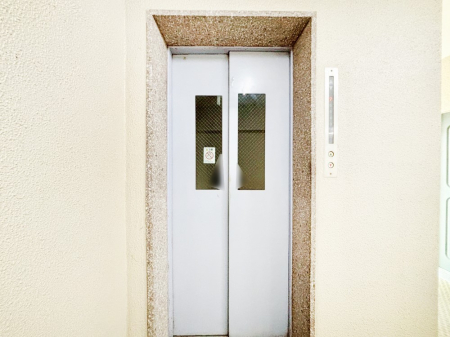 ���̑����� �G���x�[�^�[������̂ŉו��̑����������S�ł���