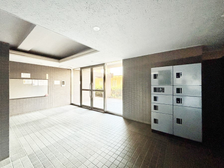 ���̑� �҂����킹�ꏊ�Ƃ��Ă��֗��ȃG���g�����X���r�[