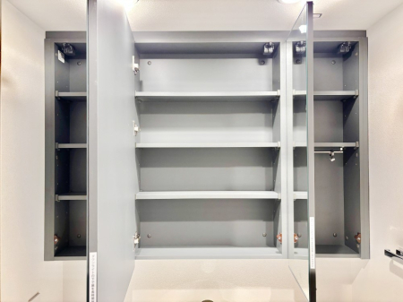 ���̑����� �O�ʋ��̗��ɁA���ϕi��q���p�i�Ȃǂ����[�\�B���ʑ����������ƕۂ��܂��I