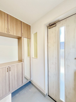 ���� �K���X�X���b�g�̓��������փh�A�������Ɍ���͂��Ă���܂�