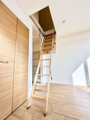 ���[ ���������[�́A�G�߂̃C�x���g�p�i��~���̕z�c�Ȃǈꎞ�I�ɂ��܂��ꏊ�Ƃ��ĕ֗��ł��B 