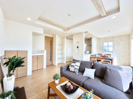 ���r���O �Z�ޕ��̌��������o�����A�C���e���A���l����̂��y���݂ȃ��r���O�ł��I 