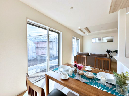 ���̑����� �Ƒ������R�ƏW�܂�e���̃X�y�[�X�ɂȂ肻��