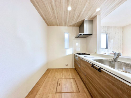 �L�b�`�� �u�₩�ȕ����ʂ蔲����L�b�`���B��������̂Ŗ��邭���C�ɂ��𗧂��܂��B