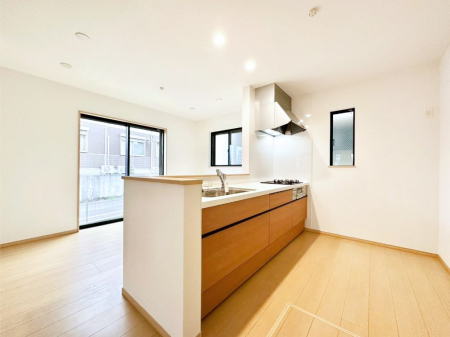 �L�b�`�� �u�₩�ȕ����ʂ蔲����L�b�`���B��������̂Ŗ��邭���C�ɂ��𗧂��܂��B