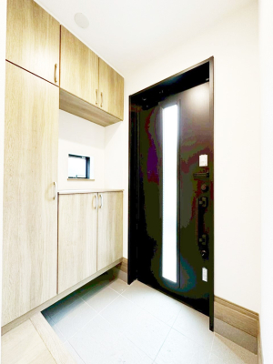 ���� �K���X�X���b�g�̓��������փh�A�������Ɍ���͂��Ă���܂�