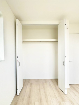 ���[ ��������ߗނ�ו��Ȃǂ̎��[�ɕ֗��ȃN���[�[�b�g�t���ł��B