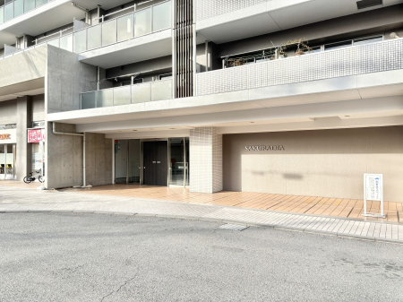 �G���g�����X ��ɂ��ꂢ�ɑ|���E��������Ă���G���g�����X  