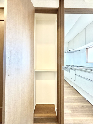 ���̑����� ���r���O���[�B�����Ɏ��[������ƕ����W�܂�LDK���X�b�L���Еt�������ł��ˁB  