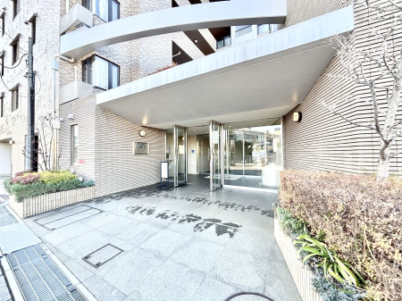 �G���g�����X �O�� �Y��ȃG���g�����X�́A���Z�҂�D�����}������Ă���܂�  