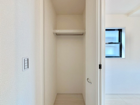 ���[ �m���̃N���[�[�b�g�B���s��������̂Ō���̈ߗނ�����������܂�܂��B