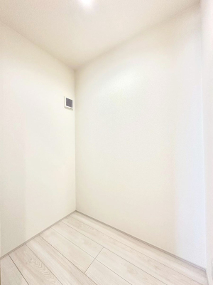 ���̑����� TV���j�^�[�t�C���^�[�t�H�����t���Ă��ăZ�L�����e�B�[��  