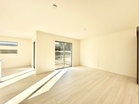 ���̑����� �Ƒ��̏Ί炪���R�Ɛ��܂�Ă���A����ȕ��͋C�̃_�C�j���O�Ɏd�オ���Ă��܂��B