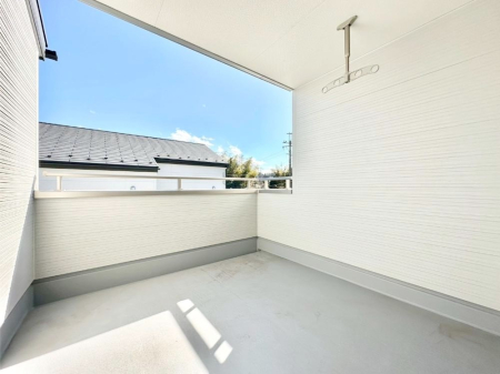 �o���R�j�[ �C���i�[�o���R�j�[�Ȃ̂ŉJ�ł����󕨂����������o���āA���ʂ�������̂Ŋ������ǂ��A�������X�y�[�X�Ƃ��ďd�󂵂܂��B 