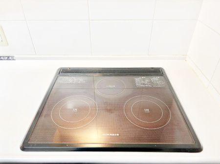 ���̑����� IH�N�b�L���O�q�[�^�[�͓V�̒����ʂ��t���b�g�Ȃ̂Œ�����̓T�b�ƈ�@�����邾���I