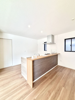 �L�b�`�� ���������Ȃ���ł����Ƒ��Ƃ̉�b���y���߂�ΖʃL�b�`��