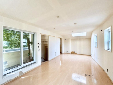 ���̑����� ���邢�z���������A�����̕��͋C�ɖ��������_�C�j���O�B   