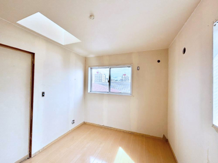 ���̑����� �g�b�v���C�g�t�̗m���B���R�̌���������āA�����̂قƂ�ǂ𖾂邭�߂����܂��B  