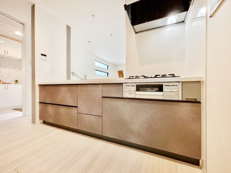 �L�b�`�� �J�E���^�[�z���ɂ��b�������Ȃ��疈���̂������������Ɗy����