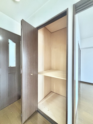 ���̑����� ���r���O���[�B�����Ɏ��[������ƕ����W�܂�LDK���X�b�L���Еt�������ł��ˁB  