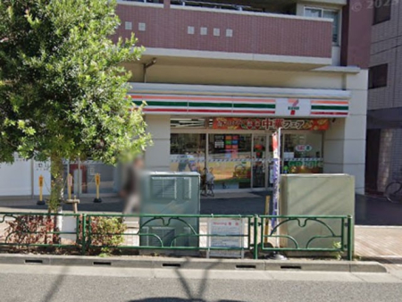 ���ӊ� �R���r�j 300m �Z�u��-�C���u���L�����r�܂T���ړX