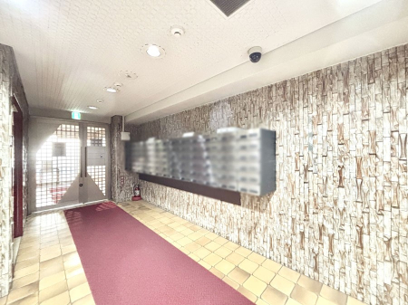 ���̑� �|�X�g�̓G���g�����X���ɂ���̂ŉJ�ɔG�ꂸ�X�ւ��󂯎��܂��ˁI