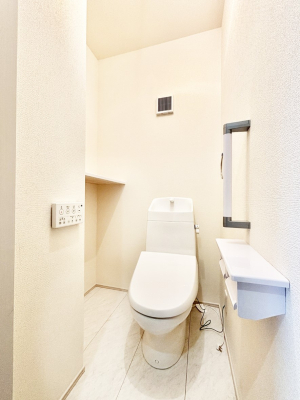 �g�C�� �g�C����1�K��2�K���ꂼ��ɔz�u����Ă��ĂƂĂ��֗��ł��B 