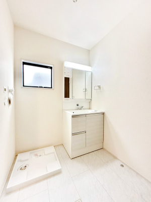 ���̑� ����������z���C�g�J���[����Ƃ��������h���[�X�y�[�X