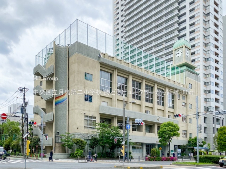 ���ӊ� ���w�Z 180m �����旧������񏬊w�Z